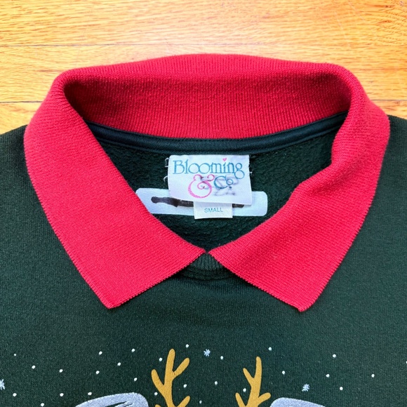 Vintage 90s Christmas Golf Sweatshirt Green Red Collar Reindeer Holiday Graphic - Picture 8 of 9